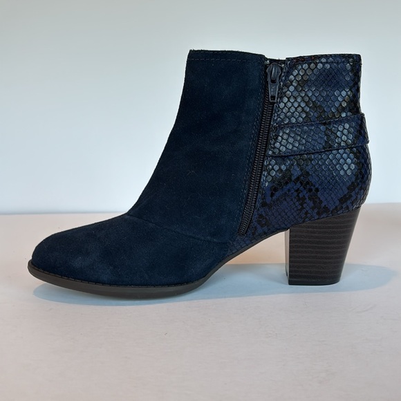 NWOT Vionic Naomi Snake in Blue. Size 8.5 - Picture 3 of 7